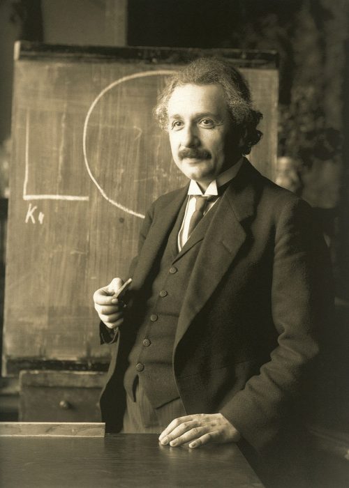 1200px-Einstein_1921_by_F_Schmutzer_-_restoration